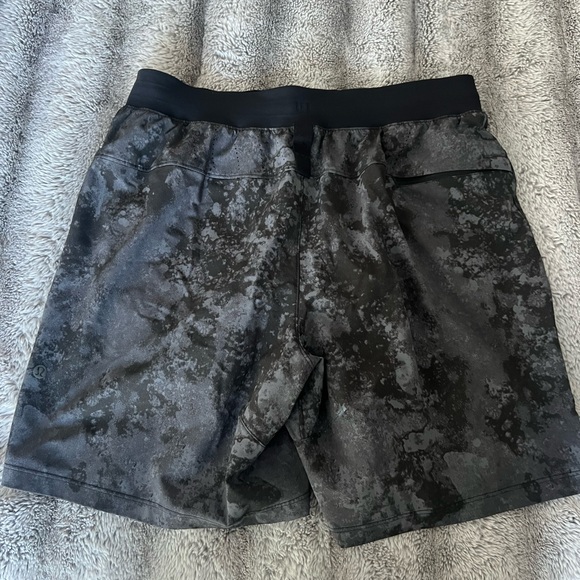 License to Train Shorts 7 in - Picture 2 of 2